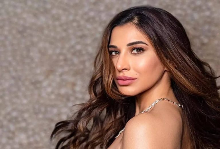 Sophie Choudry Lips